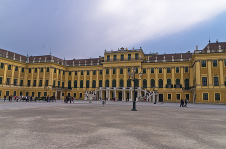 Horse carriage in front of Schoenbrunn palace in Vienna, Austriaのeditorial素材