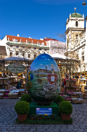 Am Hof square egg market during easter holidays, Vienna, Austriaのeditorial素材