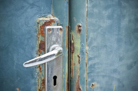 Old rusty door handleの写真素材