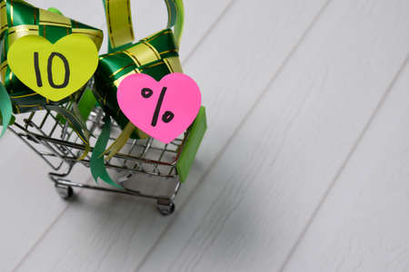 Mini shopping cart and rice dumpling/ketupats with 10% on sticky note. Ramadan Sale conceptの写真素材