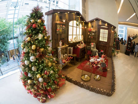 Hong kong, China - Nov 26, 2015 : The beautiful Christmas decorations display at shopping mall in Central district, Hongkong.のeditorial素材