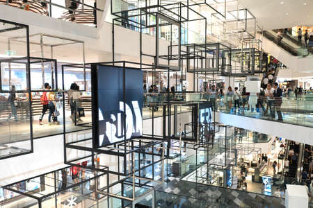 Bangkok, Thailand - May 28, 2016 : Unidentified people visit Siam Discovery Grand reopening first day, it is a shopping mall in the centres of Bangkok, Thailandのeditorial素材