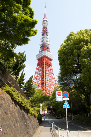 Tokyo tower with blue sky background, famous landmark in Tokyo, Japanのeditorial素材