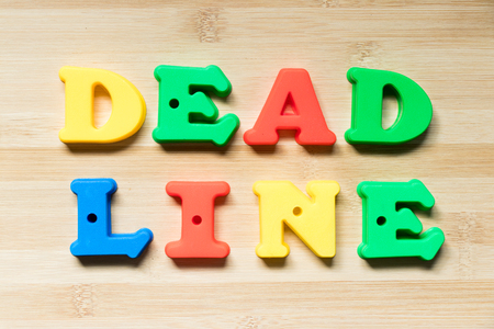 Color plastic alphabet in word deadline on wood backgroundの写真素材