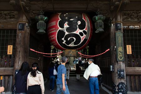 Narita, Japan - May 3, 2019 Traveller view lantern of Niomon gate that is the second entrance of Naritasan shinshoji temple. This temple is the famous place in japan.のeditorial素材