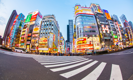 TOKYO - MARCH 28: Street life in Shinjuku March 28, 2016. Shinjuku is a special ward located in Tokyo Metropolis, Japan. It is a major commercial and administrative centreのeditorial素材