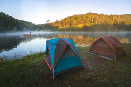 MAE HONG SON, THAILAND - DECEMBER 16, 2017 : Pang Oung Lake at Mae hong son, Thailand.のeditorial素材