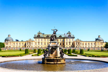 Fountain in front of Drottningholms slott (royal palace) outside of Stockholm, Swedenのeditorial素材