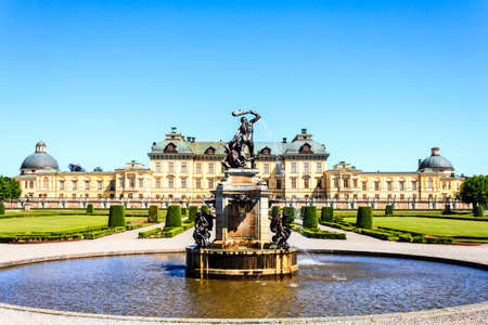 Fountain in front of Drottningholms slott (royal palace) outside of Stockholm, Swedenのeditorial素材