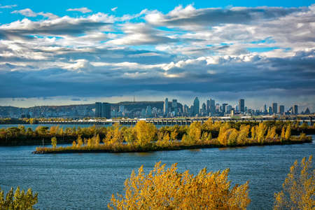 Montreal view from south shore in early fallのeditorial素材