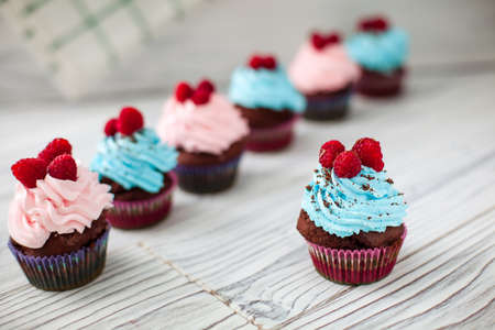 cakes cupcakes sweet wooden pink blu barryの写真素材