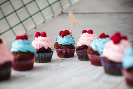 cakes cupcakes sweet wooden pink blu barryの写真素材