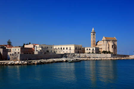 the cathedrale San Nicola Pellegrino, Sankt Nikolaus, Trani, Apulia, Italyの写真素材