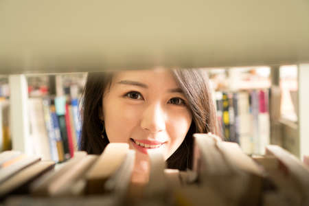 asian girl in libraryの写真素材