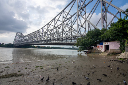 An iconic landmark in Kolkata, the Howrah Bridge is a huge steel bridge over the Hooghly River. It is considered to be one of the longest cantilever bridges in the world. Also known as Rabindra Setuの写真素材