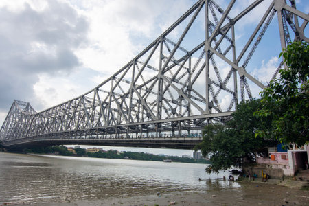 An iconic landmark in Kolkata, the Howrah Bridge is a huge steel bridge over the Hooghly River. It is considered to be one of the longest cantilever bridges in the world. Also known as Rabindra Setuの写真素材