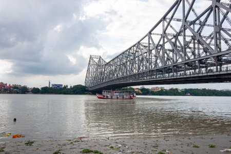 An iconic landmark in Kolkata, the Howrah Bridge is a huge steel bridge over the Hooghly River. It is considered to be one of the longest cantilever bridges in the world. Also known as Rabindra Setuの写真素材