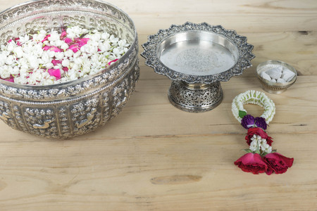 Thai garland Flowers and Water with jasmine and roses corolla in bowl(Songkran festival)の写真素材