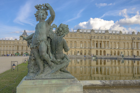 versailles Chateau, Statue and fountain view near Paris, Franceのeditorial素材