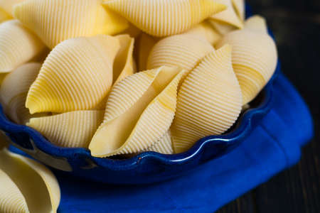 Big Italian pasta shells for stuffing, uncooked