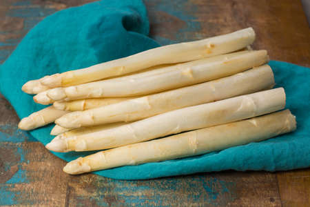 Bunch of fresh white asparagus, new harvert, ready to cookの写真素材