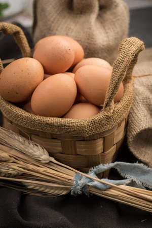 Brown farmers cage-free chicken eggs in basket, close upの写真素材