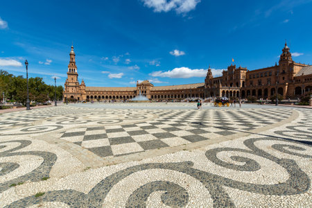 September 10, 2019, Sevilla, Andalusia, Spain, tourists on big Square of Spain in hot sunny dayのeditorial素材