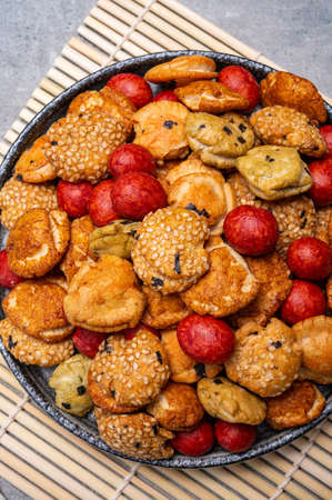 Tasty asian vegetarian appetizer, crunchy rice en peanuts snacks from Japan in bowl
