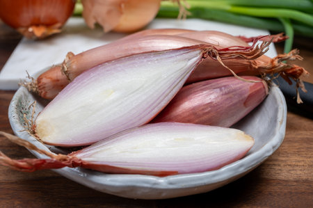 French long pink shallots grappe onion from Brittany, France close upの写真素材