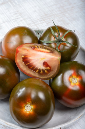 Fresh ripe sweet reddish brown and green kumato tomatoes close upの写真素材