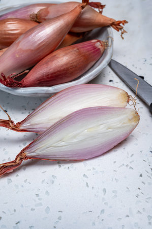 French long pink shallots grappe onion from Brittany, France close upの写真素材