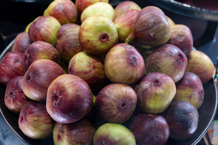 Fresh ripe purple organic figs fruits ready to eat close up on plateの写真素材