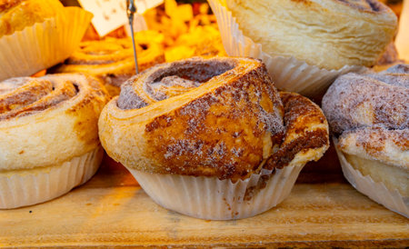 Fresh baked tasty american chinnamon rolls buns on food marketの写真素材
