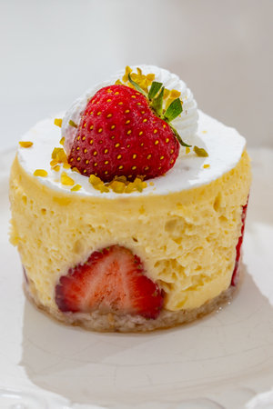 Red fruit sweet dessert cheesecake tart with fresh strawberriesの写真素材