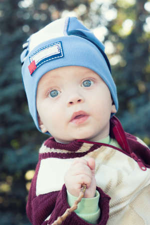 A little boy sitting in the park の写真素材