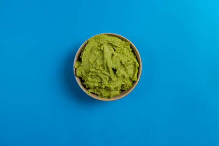 Top view of a ceramic bowl filled with guacamole, the tasty sauce made from avocado that originates from Mexican food. Healthy food conceptの写真素材