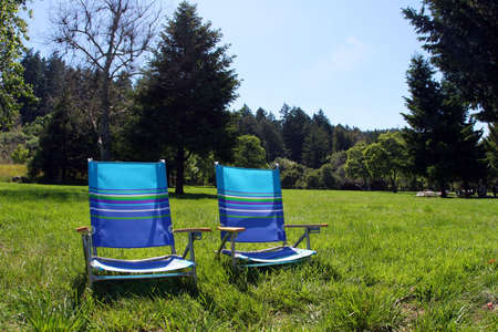 2 chairs in the parkの写真素材
