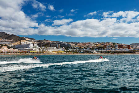 Motorboating off the west coast of Tenerife, one of many leisure activities offered to tourists in the Canaries. The deep-blue waters contrasted by a vibrant scenery make for a relaxing setting.のeditorial素材