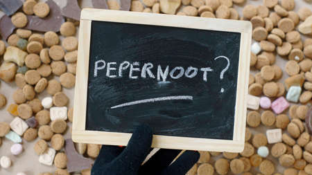 Ginger nut? written in Dutch on a chalkboard holding bij Peteの写真素材