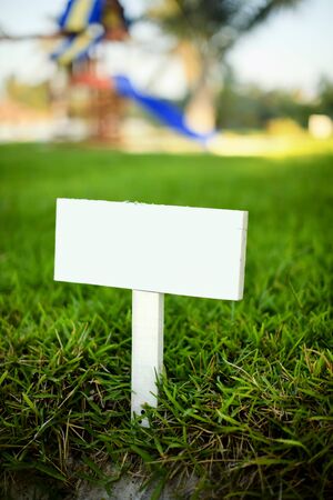 Please keep off grass sign in spanishの写真素材
