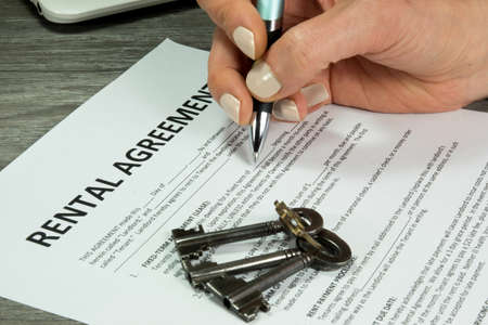 A woman fills a lease fromの写真素材