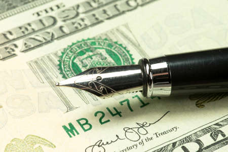 A dollar bill and a fountain penの写真素材