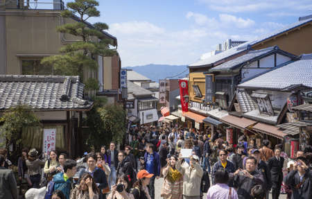 Tourists walk along the street to The Kiyomizu dera, Temple in Kyoto のeditorial素材