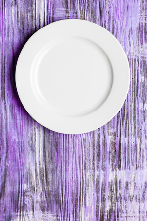 White dinner plate on a pink background top view.の写真素材