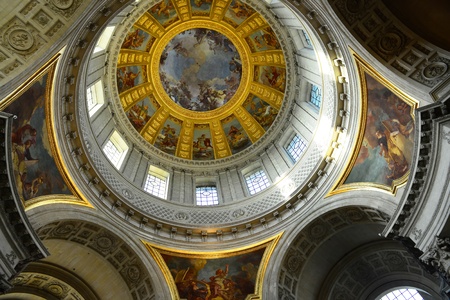 Historic art paint over the roof wall in Les Invalidesのeditorial素材