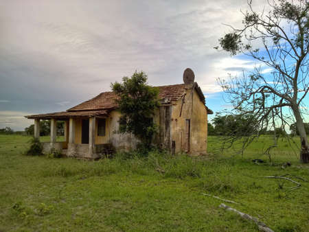 Abandoned house in Rio de Janeiroの写真素材