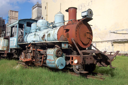 A rusting steam train engine in Central Havana, Cuba のeditorial素材