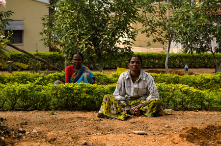SECUNDERABAD, ANDHRA PRADESH, INDIA - JANUARY 7: Gardeners resting in the grounds of the Presidentのeditorial素材