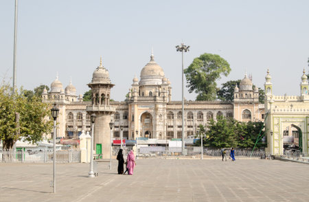 View from the Mecca Masjid mosque in the Charminar district of Hyderabad looking towards the Nizamia General Hospital のeditorial素材