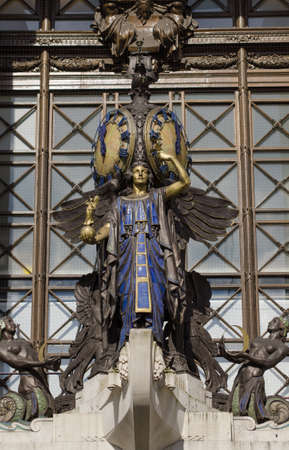 The landmark Queen of Time statue on public display on the facade of Selfridges since 1931   The bronze was sculpted by Gilbert Bayes  1872 - 1953  and has gilded and faience elements の写真素材
